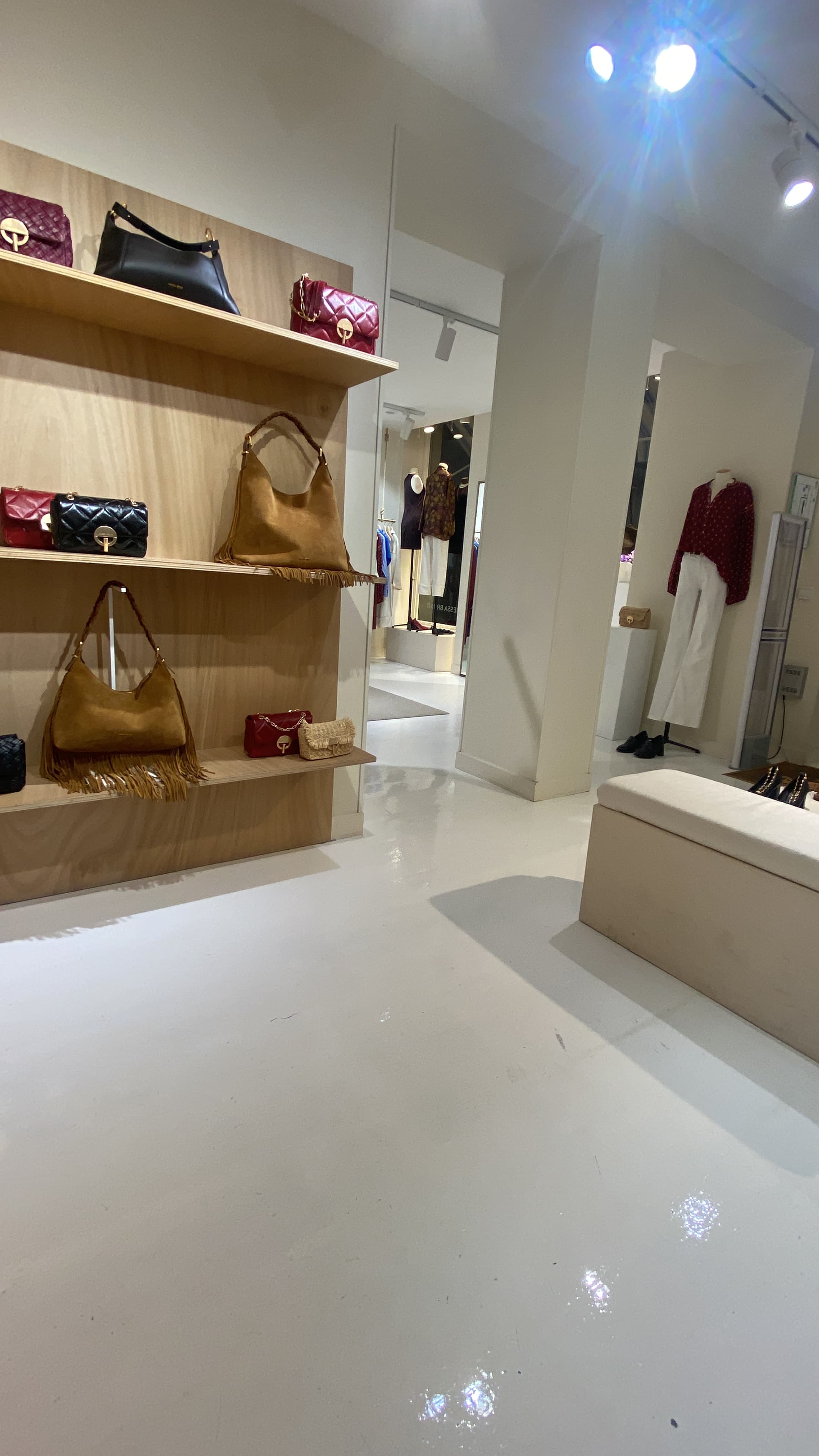 Boutique nettoyée et rangée à Marseille